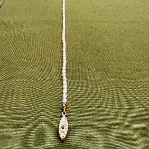 Elegant Freshwater Pearl Bracelet - Picture 4 of 5